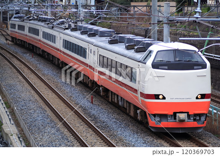 2006年に始まったJR線と東武鉄道の直通列車向けに用意された485系電車 2006年に始まったJR線と東武鉄道の直通列車向けに用意された485系電車 120369703