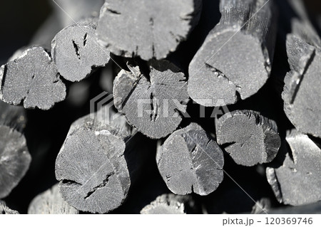 背景素材としての木炭（備長炭） 120369746