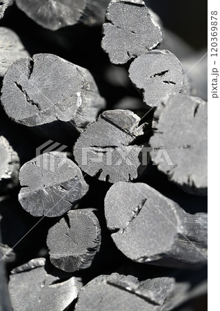 背景素材としての木炭(備長炭) 背景素材としての木炭(備長炭) 120369878