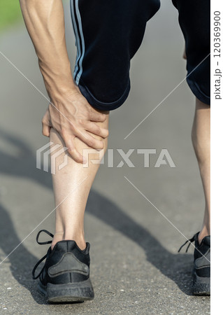 ふくらはぎの肉離れ　肉離れ　ボディパーツ　パーツ 120369900