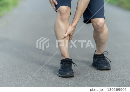 ふくらはぎの肉離れ　肉離れ　ボディパーツ　パーツ 120369903