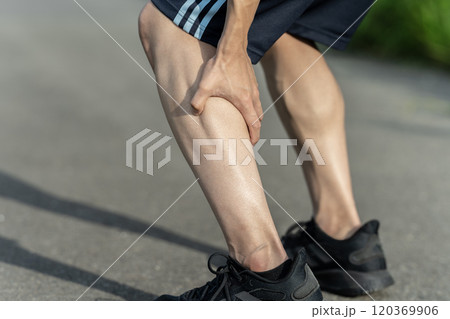 ふくらはぎの肉離れ　肉離れ　ボディパーツ　パーツ 120369906