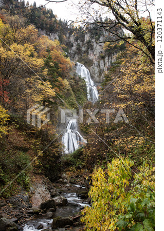 天人峡の羽衣の滝の紅葉 天人峡の羽衣の滝の紅葉 120371143
