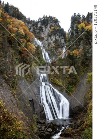 天人峡の羽衣の滝の紅葉 天人峡の羽衣の滝の紅葉 120371149