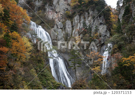 天人峡の羽衣の滝の紅葉 天人峡の羽衣の滝の紅葉 120371153