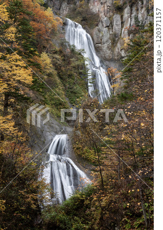 天人峡の羽衣の滝の紅葉 天人峡の羽衣の滝の紅葉 120371157