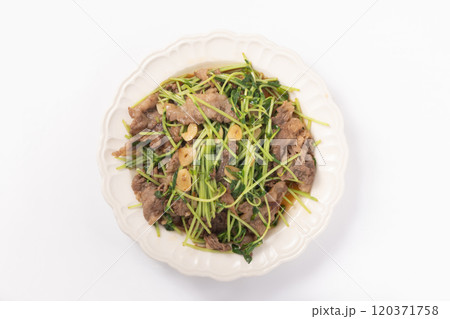 豆苗と牛肉のガーリック炒め 120371758