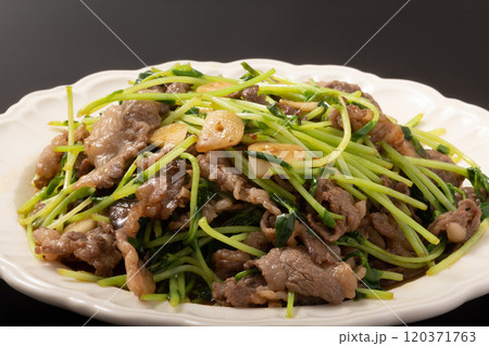 豆苗と牛肉のガーリック炒め 120371763