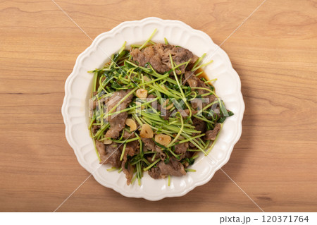 豆苗と牛肉のガーリック炒め 120371764