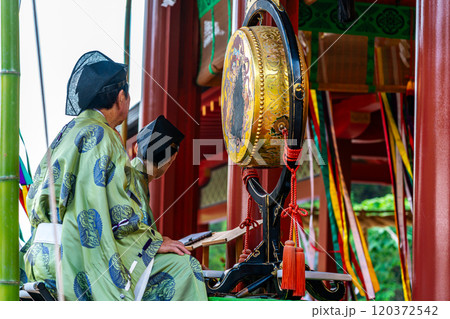 【神奈川県】鎌倉の鶴岡八幡宮で行われた七夕祭神事 120372542