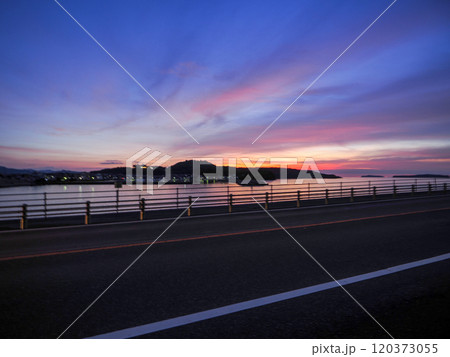 萩市・笠山の夕景 120373055