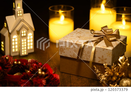 クリスマスイメージ（プレゼント） 120373379
