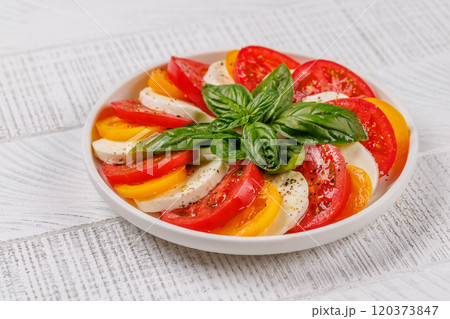 A vibrant and appetizing display of Caprese antipasti A vibrant and appetizing display of Caprese antipasti 120373847