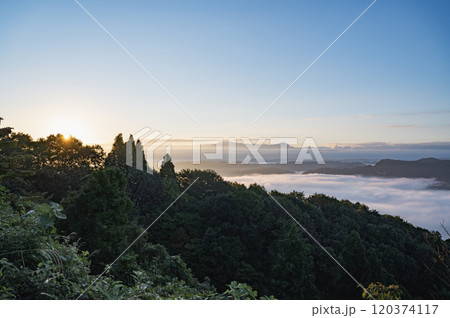 新潟　山本山高原から望む雲海 120374117