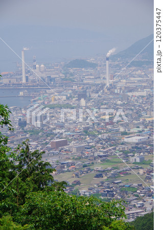 愛媛県四国中央市 具定展望台から川之江城跡方面を望む 愛媛県四国中央市 具定展望台から川之江城跡方面を望む 120375447
