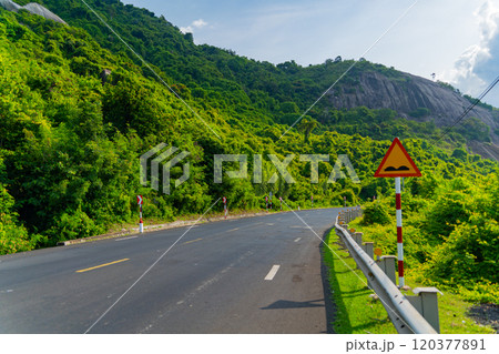 A road in the mountains. 120377891