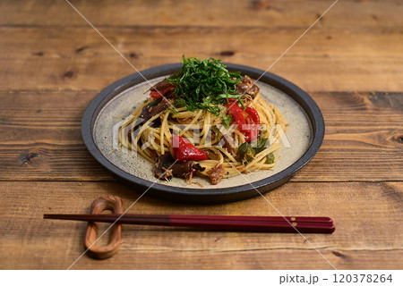 大根の葉とちりめん、なめたけの和風パスタ 大根の葉とちりめん、なめたけの和風パスタ 120378264