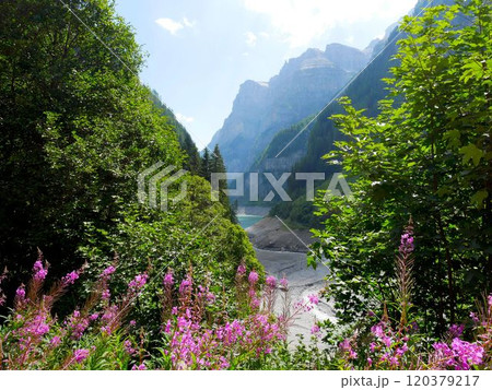 ギガーヴァルト湖（Gigerwald）の風景（スイス、ザンクトガレン州） 120379217