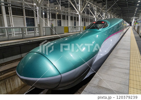 新函館北斗駅でE5はやぶさ 120379239