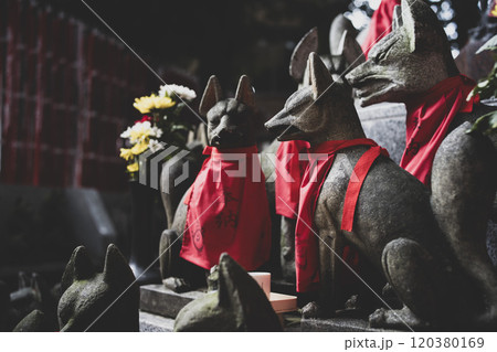 東京 豊川稲荷の狐像 東京 豊川稲荷の狐像 120380169