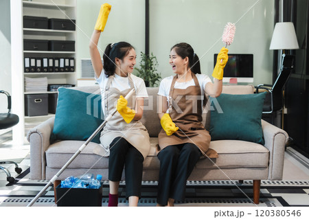 Online cleaning service, Office cleaning service clean, Professional Housekeeping. Online cleaning service, Office cleaning service clean, Professional Housekeeping. 120380546