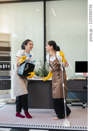 Online cleaning service, Office cleaning service clean, Professional Housekeeping. Online cleaning service, Office cleaning service clean, Professional Housekeeping. 120380556