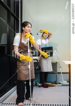Online cleaning service, Office cleaning service clean, Professional Housekeeping. Online cleaning service, Office cleaning service clean, Professional Housekeeping. 120380557