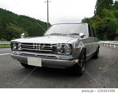 古い車でドライブ 古い車でドライブ 120381498