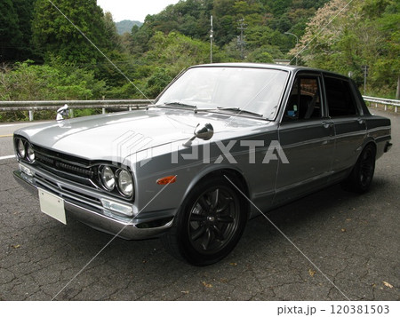 古い車でドライブ 120381503