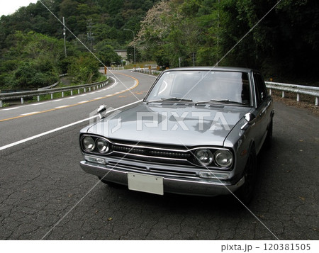 古い車でドライブ 120381505