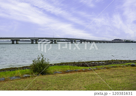 大津 膳所城跡公園 近江大橋と琵琶湖 滋賀県大津市 大津 膳所城跡公園 近江大橋と琵琶湖 滋賀県大津市 120381631