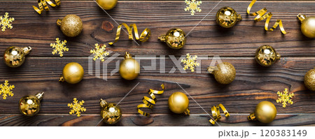 Christmas composition. a pattern of christmas balls on colored background. Flat lay, top view New year decor 120383149