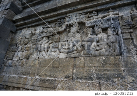 ボロブドゥール遺跡、第一回廊レリーフ/マーヤ妃の妹が義母となる【インドネシア・ジョグジャカルタ】 120383212