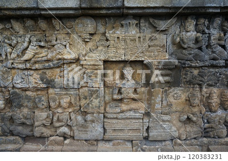 ボロブドゥール遺跡、第四回廊レリーフ/仏の教え【インドネシア・ジョグジャカルタ】 ボロブドゥール遺跡、第四回廊レリーフ/仏の教え【インドネシア・ジョグジャカルタ】 120383231