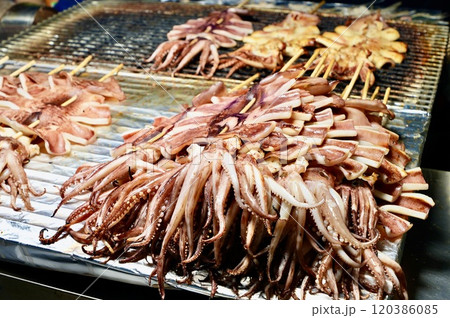 台湾夜市・屋台イメージ・イカ焼き 台湾夜市・屋台イメージ・イカ焼き 120386085