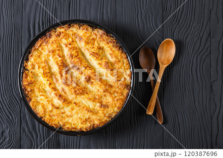 vegan shepherds pie of lentils with mashed potato 120387696