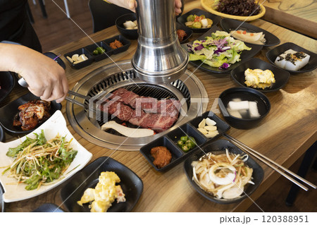 Korean bbq. Grilled beef ribs 120388951