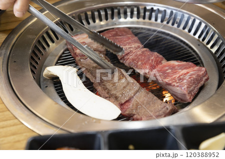 Korean bbq. Grilled beef ribs 120388952