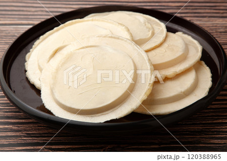 せんべい汁の煎餅 120388965