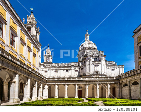 Courtyard of the Mafra National Palace, Convent and Basilica. Baroque architecture at Mafra in Portugal. 120389101