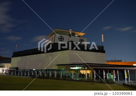 晩秋の岐阜関ケ原古戦場記念館の夜景 晩秋の岐阜関ケ原古戦場記念館の夜景 120390061