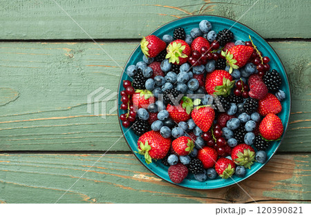 Mix of ripe colorful berries in bowl photography . Blueberry , strawberry , raspberry , blackberry and red currant . Top view Mix of ripe colorful berries in bowl photography . Blueberry , strawberry , raspberry , blackberry and red currant . Top view 120390821