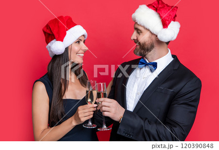celebrate xmas party with happy couple. merry xmas to couple in studio. couple celebrate xmas. celebrate xmas party with happy couple. merry xmas to couple in studio. couple celebrate xmas. 120390848