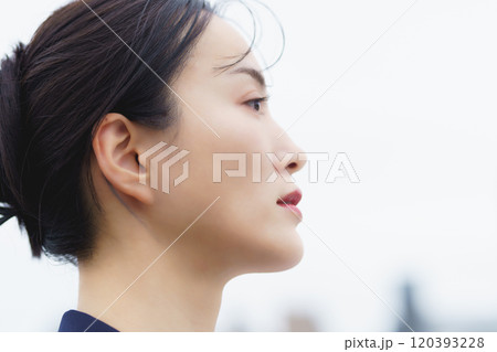 プロジェクトリーダーに抜擢されたキャリウーマン 120393228