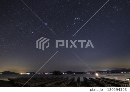 早春の瀬戸内の星景 西に傾くオリオン座 早春の瀬戸内の星景 西に傾くオリオン座 120394398