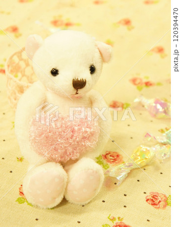 白いクマのぬいぐるみ 120394470