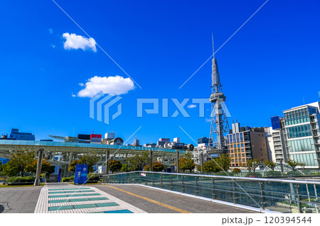 青空とミライタワーとオアシス21 愛知県名古屋市 120394544