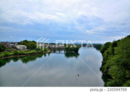 《岐阜県》美濃加茂市 飛騨川に浮がぶ中の島にある小山観音(小山寺) 《岐阜県》美濃加茂市 飛騨川に浮がぶ中の島にある小山観音(小山寺) 120394789