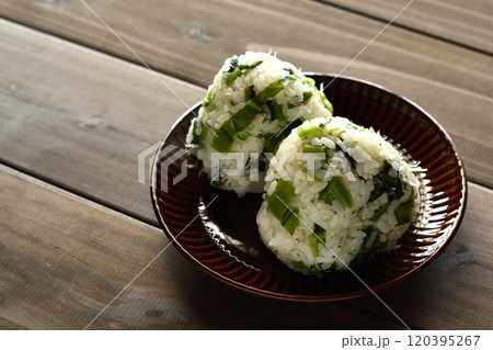 広島菜漬けとちりめんじゃこのおにぎり 120395267