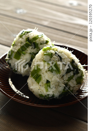 広島菜漬けとちりめんじゃこのおにぎり 120395270